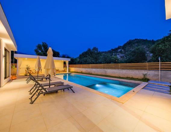 Villa İz House