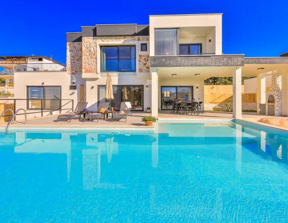 Villa Lares House
