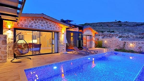 Kalkan Üzümlü Bölgesinde 2 Kişilik Tatil Villası
