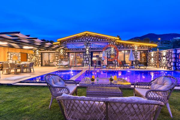 Kalkan Çavdır Bölgesinde Benzersiz Tasarıma Sahip Lüx Villa