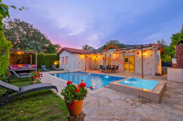 Fethiye Bölgesinde Şık Tasarıma Sahip Tatil Villası