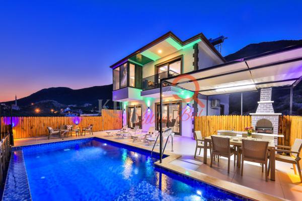 Kaş Sısla Bölgesinde Denize Yakın Mesafede Villa 