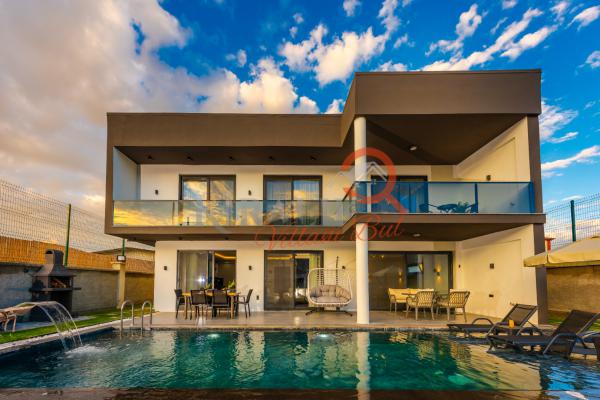 Fethiye Merkeze Yakın Mesafede Kapalı Havuzlu Villa