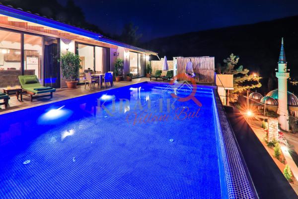 Kalkan İslamlar Bölgesinde Jakuzili Tatil Villası