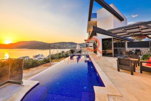 Kalkan Kışla Bölgesinde Denize Yürüme Mesafesinde Lüx Villa