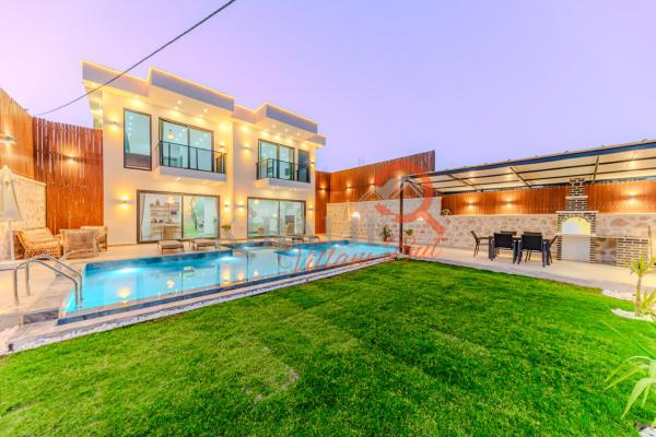 Kalkan Bölgesinde Şık Tasarıma Sahip Lüx Villa