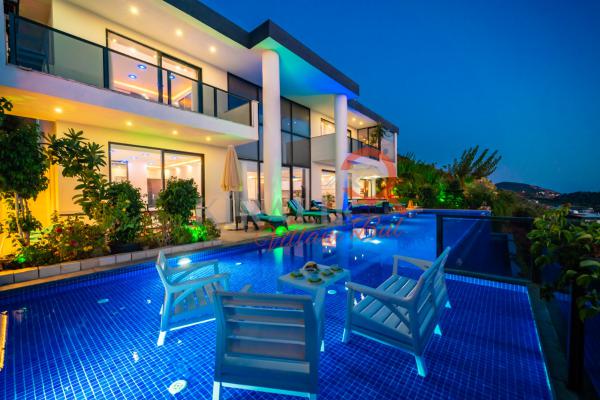 Kalkan Bölgesinde Nefes Kesici Manzaraya Sahip Lüx Villa