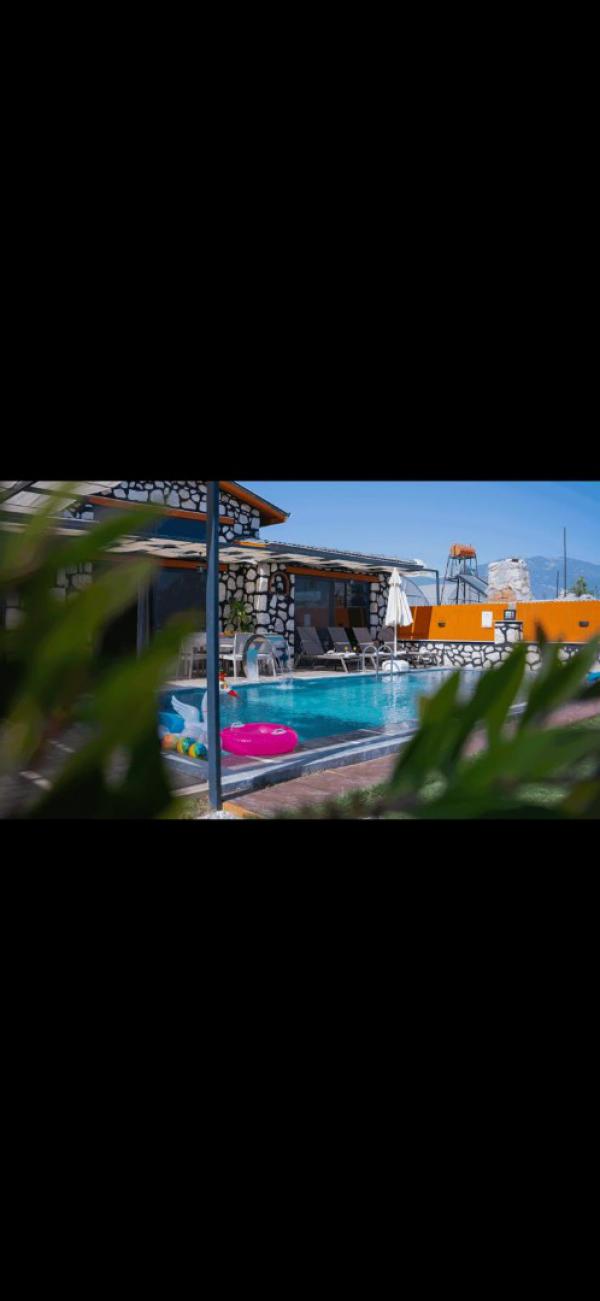 Seydikemer Bölgesinde Geniş Bahçe Alanına Sahip Kiralık Tatil Villası