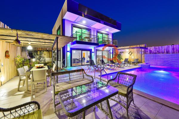 Kaş Gökseki Bölgesinde Bulunan 3 Yatak Odası İle 6 Kişilik Kapasiteye Sahip Kiralık Tatil Villası