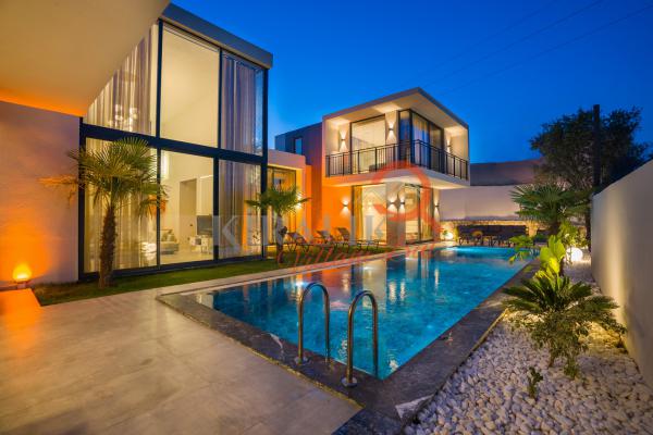 Kalkan Bölgesinde Özel Tasarıma Sahip Tatil Villası