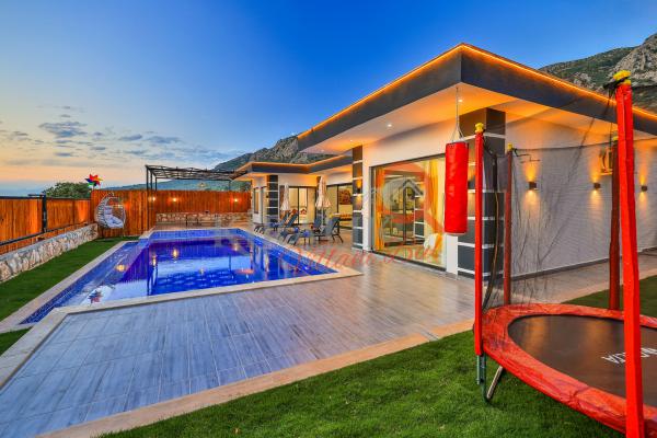 Kalkan Palamut Bölgesinde 5 Kişi Kapasiteli Kiralık Tatil Villası