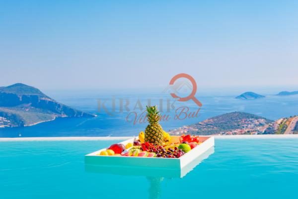 Kalkan Bölgesinde Enfes Deniz Manzarasına Hakim Balayı Villası