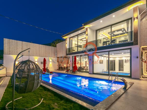 Kalkan Akbel Bölgesinde Tam Donanımlı Tatil Villası