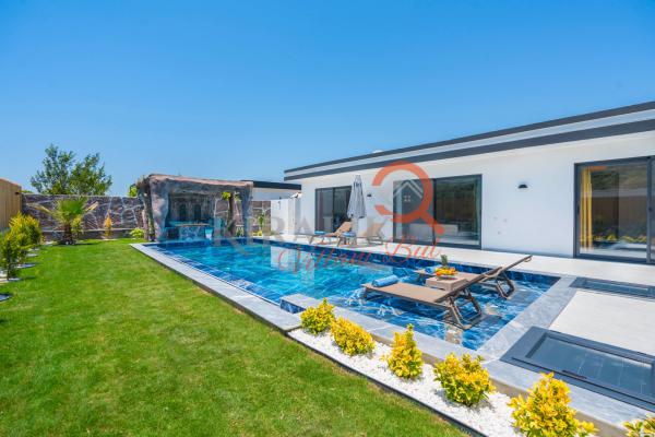 Kalkan Bölgesinde Şık Tasarıma Sahip Tatil Villası