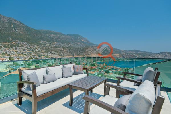 Kalkan Bölgesinde Tam Donanımlı Lüx Villa