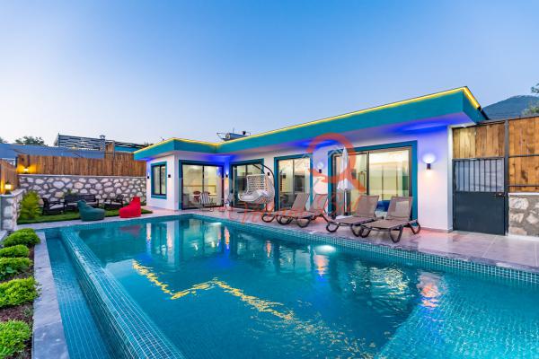 Kalkan Bölgesinde Şık Tasarıma Sahip Tatil Villası