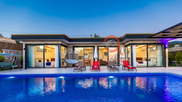 Kalkan Bölgesinde Jakuzili Saunalı Tatil Villası