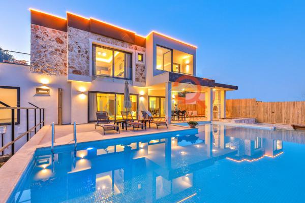 Kaş Bölgesinde Tam Donanımlı Lüx Villa