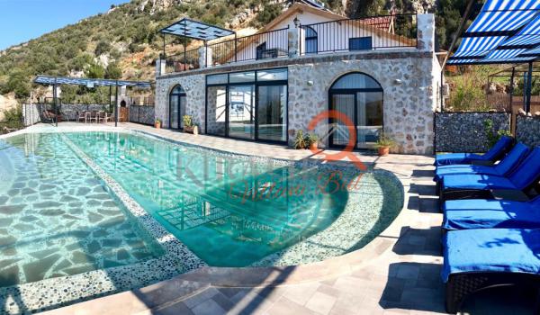 Kalkan Akbel Bölgesinde Sıradışı Tasarıma Sahip Tatil Villası