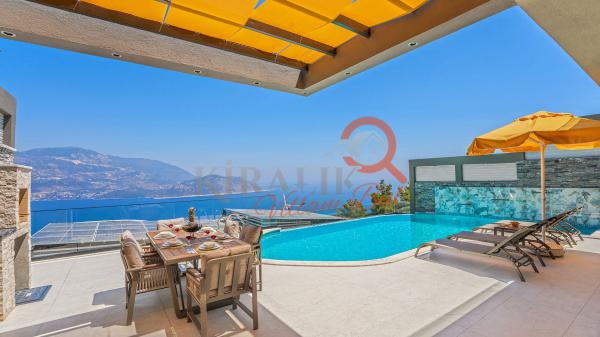 Kalkan Bölgesinde Enfes Deniz Manzarasına Hakim Lüx Villa