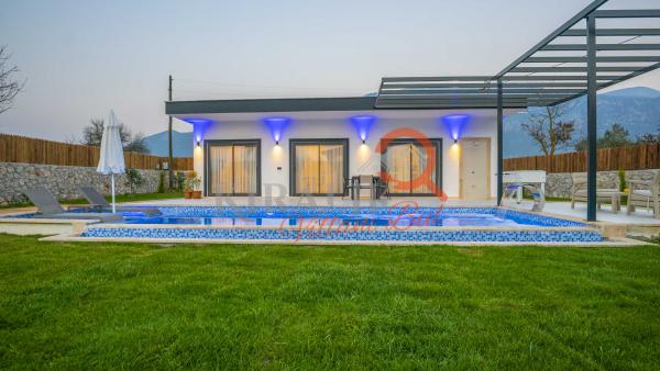 Kalkan Palamut Bölgesinde Jakuzili Balayı Villası