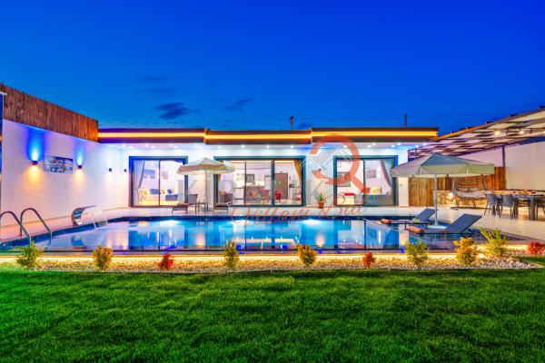 Kalkan Bölgesinde Lüx Tasarıma Sahip Tatil Villası