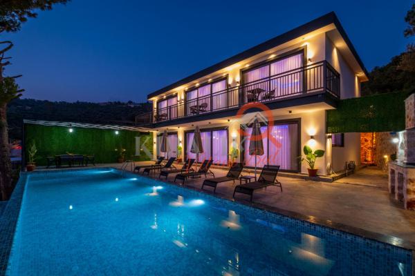 Kalkan Bölgesinde Özel Tasarıma Sahip Tatil Villası