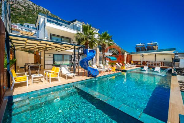 Kalkan Bölgesinde Geniş Aileler İçin Uygun Tatil Villası