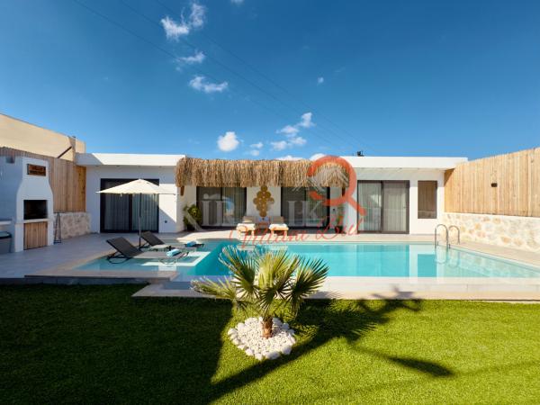 Kalkan Bölgesinde Şık Tasarıma Sahip Tatil Villası