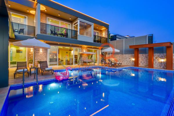 Kalkan Bölgesinde Sıradışı Tasarıma Sahip Villa