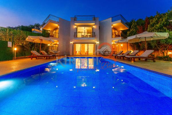 Kalkan Bölgesinde Geniş Aileler İçin Uygun Tatil Villası