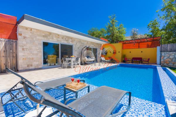 Kalkan Bölgesinde Jakuzili Özel Havuzlu Villa