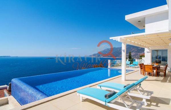 Kaş Bölgesinde Enfes Manzaraya Hakim Lüx Villa
