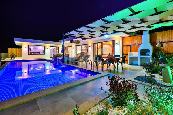 Kalkan Sarıbelen Bölgesinde Özel Havuzlu Tatil Villası